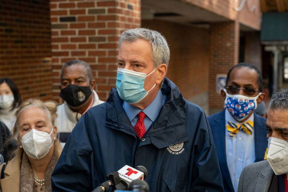 New York Mayor Di Blasio Speaks to reporters