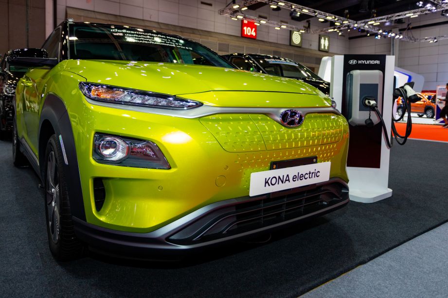 Hyundai KONA electric carge in display