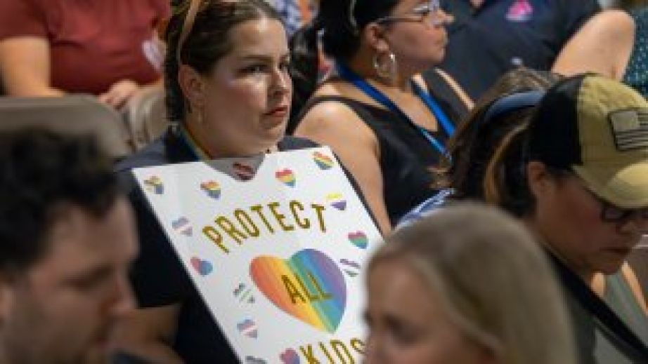 California Enacts Law Barring Schools from Notifying Parents About Students’ Gender Identity Changes - David McNew/Getty Images via abclosangeles.com